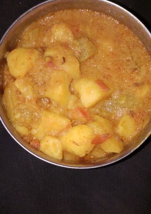 परवल आलू की सब्जी (Parwal aloo ki sabzi recipe in hindi) रेसिपी मुख्य फोटो