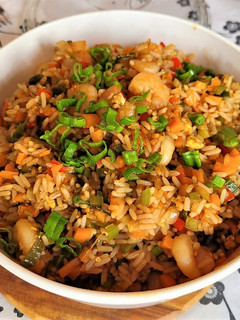 Una foto de Arroz frito con camarones