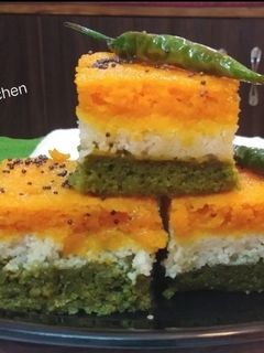 তিরঙা ঢোকলা (tiranga dhokla recipe in Bengali) রেসিপির প্রধান ছবি