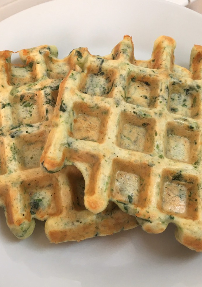 Una foto de Gofres de espinacas (waffles)