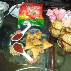 A picture of Aloo ka samosa.