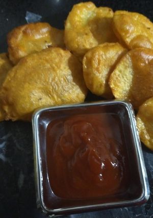 A picture of Patika Bhajiya (Potato Fritters).