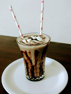 A picture of Banana chocolate milkshake.