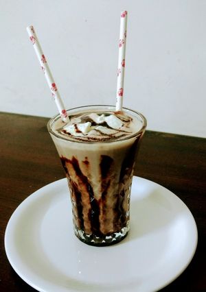 A picture of Banana chocolate milkshake.