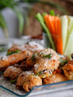 Una foto de ALITAS DE POLLO Con PARMESANO Y AJO | DarixLAB