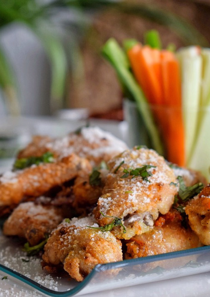 Una foto de ALITAS DE POLLO Con PARMESANO Y AJO | DarixLAB