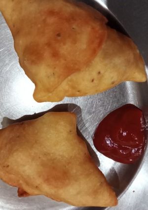 समोसे (samose recipe in Hindi) रेसिपी मुख्य फोटो
