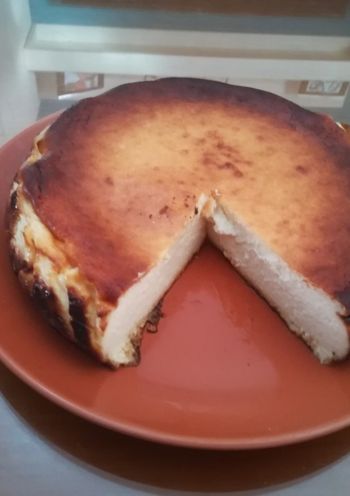Una foto de Tarta de queso cremosa con queso de oveja