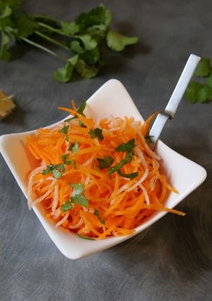 Une photo de Salade detox carotte radis noir