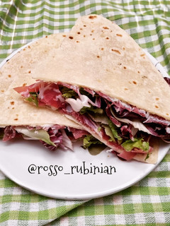 Foto di Piadina ripiena di pancetta tesa