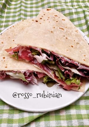 Foto di Piadina ripiena di pancetta tesa