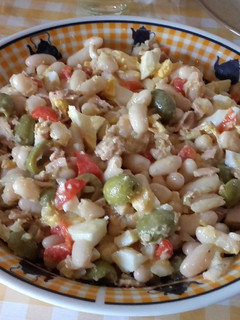 Una foto de Ensalada de alubias blancas