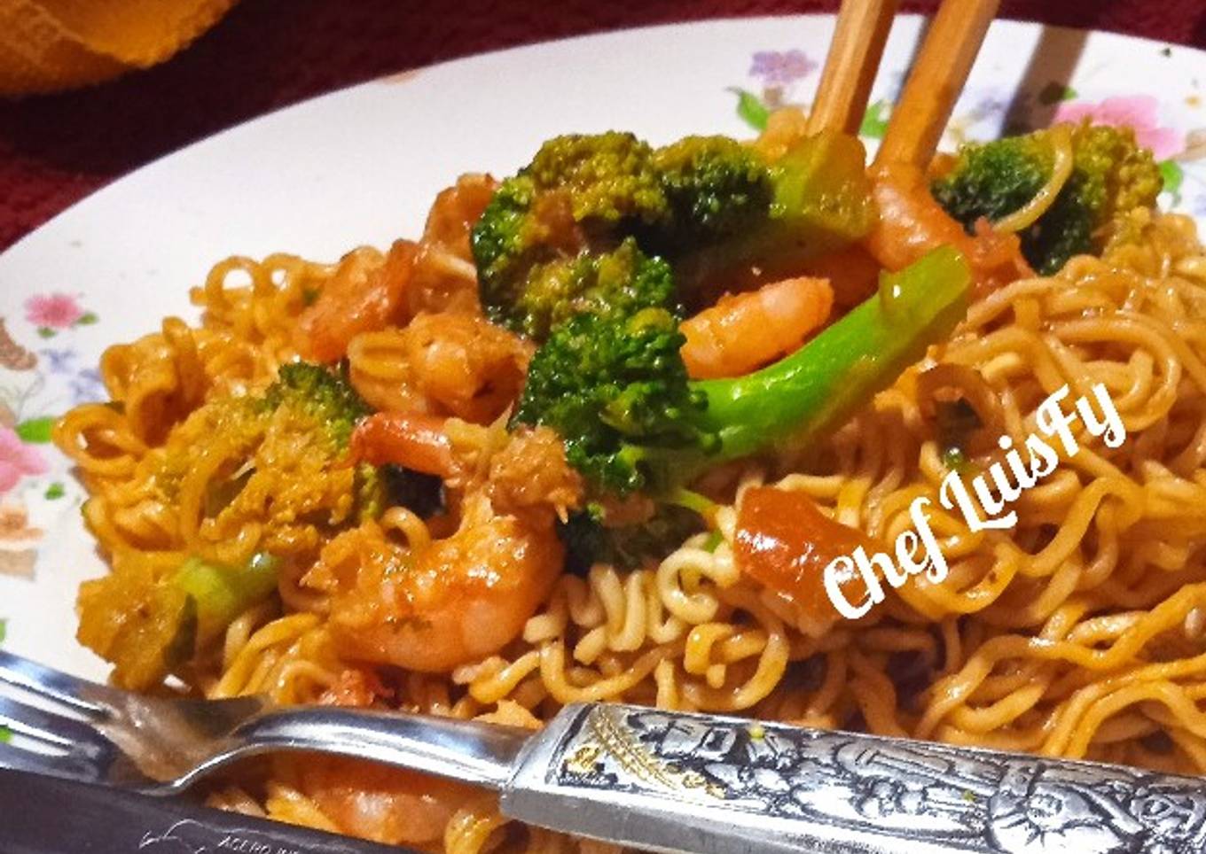 Fideos Ramen con camarones y brócoli, LuisFy
