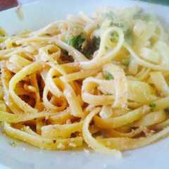 Una foto de Crema blanca de atún 🍝