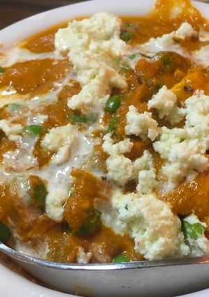 A picture of Matar paneer.