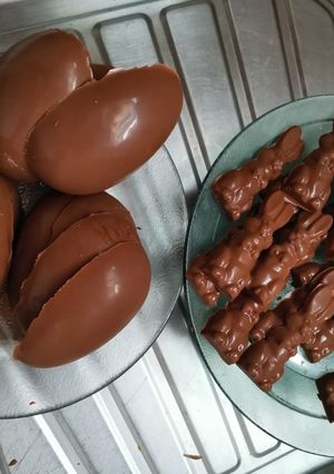 Una foto de Huevos de pascuay conejitos 🍫🥚 🐰