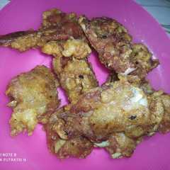 A picture of Ayam goreng bawang.