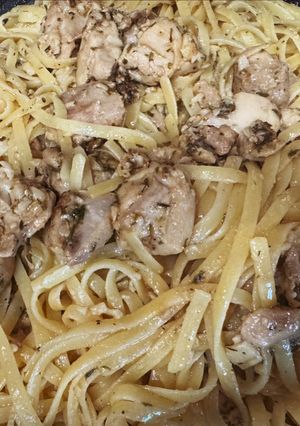 A picture of Garlic Chicken Linguine.