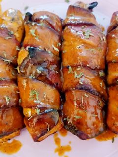 A picture of Easy Bacon wrapped chicken breast.