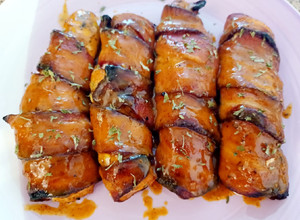 A picture of Easy Bacon wrapped chicken breast.
