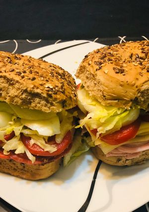 Una foto de Sándwich de bagels 🥯