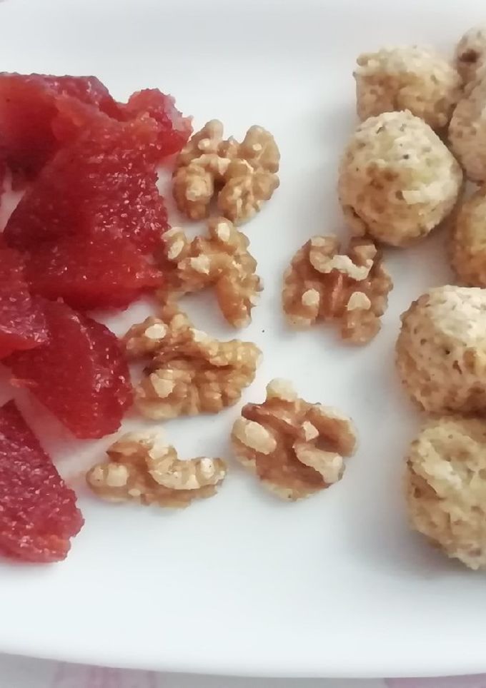 Una foto de Bombones de queso crema suave con nueces