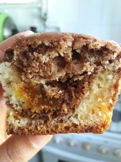 Una foto de Budín marmolado con ♡ de dulce de leche