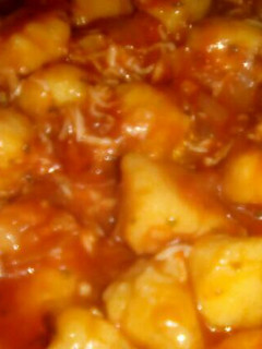 Una foto de Ñoquis de calabaza con salsa de tomate