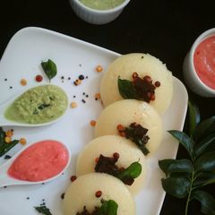A picture of Chana dal idli.