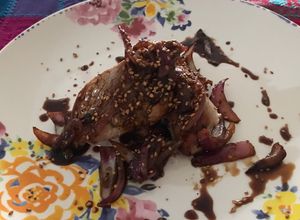 Una foto de Solomillo de cerdo encebollado
