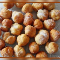 A picture of Castagnole al rum.