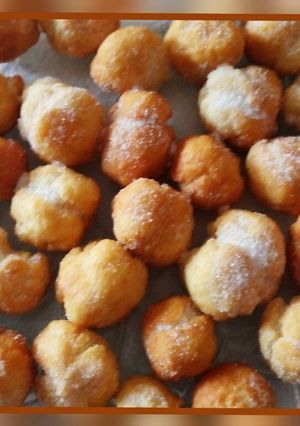 A picture of Castagnole al rum.