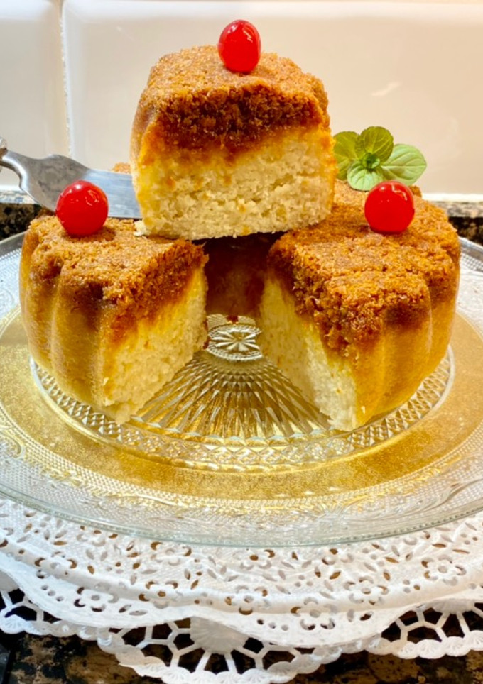 Una foto de Pastel de coco caramelizado, sin horno, “ sin gluten “