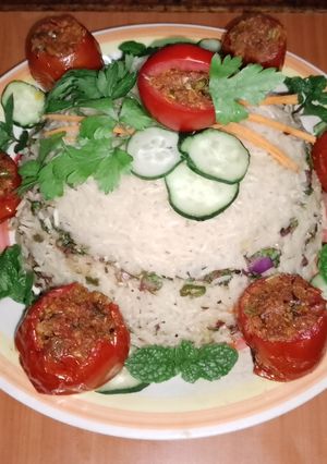 A picture of Stuffed tomatoes 🍅 with Arusha rice 🍚🧄🧅.