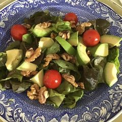 A picture of Avocado and walnut salad.