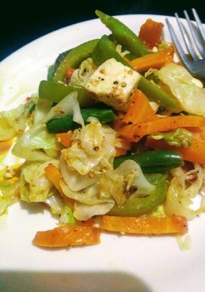A picture of Paneer stir fry with vegetables.