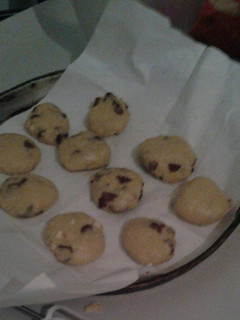 Una foto de Galletitas de chip de chocolate rellenas con nutella