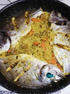 صورة لوصفة أرز بالخضار🍚🥢 مع سمك الدوراد 🐟