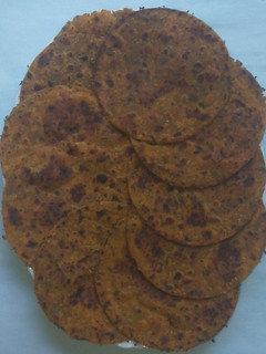 મલ્ટી ગ્રેઈન અને સ્પ્રિંગ ઓનિયન થેપલા (Multigrain Spring Onion Thepla Recipe In Gujarati) રેસીપી મુખ્ય ફોટો