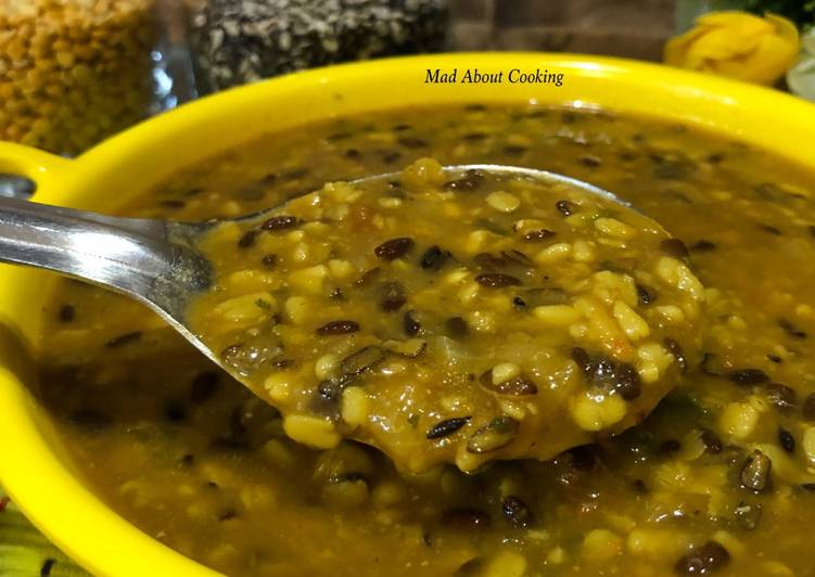 Steps to Make Homemade Punjabi Maah Chole Ki Daal (Split Urad &amp; ChanaDaal) – Lunch Recipe