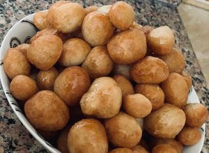 صورة لوصفة لقيمات بالخبز اللبناني