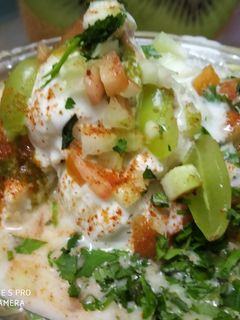दही वड़ा चाट (dahi vada chaat recipe in hindi) रेसिपी मुख्य फोटो