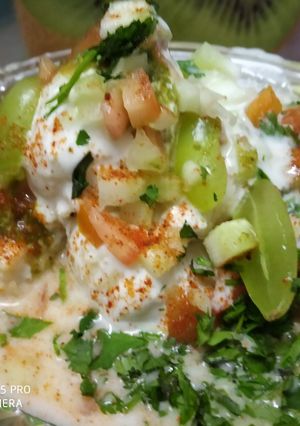 दही वड़ा चाट (dahi vada chaat recipe in hindi) रेसिपी मुख्य फोटो