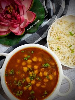 अचारी छोले मसाला (achari chole masala recipe in Hindi) रेसिपी मुख्य फोटो