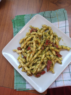 Foto di Fusilli con pesto di fiori di zucchina