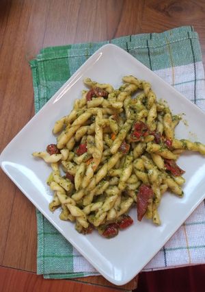 Foto di Fusilli con pesto di fiori di zucchina