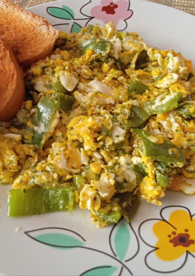 Una foto de Huevos revueltos verdes