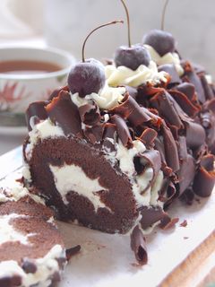 Foto resep Black Forest roll cake