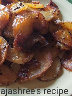 स्लाईस बटाट्याची भाजी (slice batatachi bhaji recipe in marathi) रेसिपी चे मुख्य फोटो 