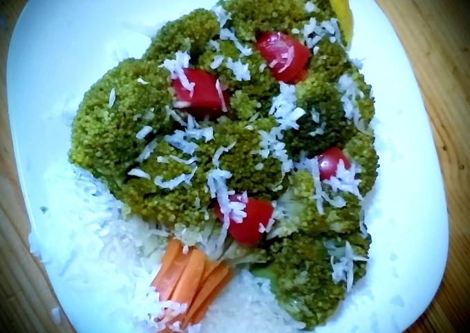 Christmas tree salad with green broccoli